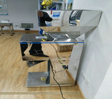 小型半自動(dòng)包裝機(jī)